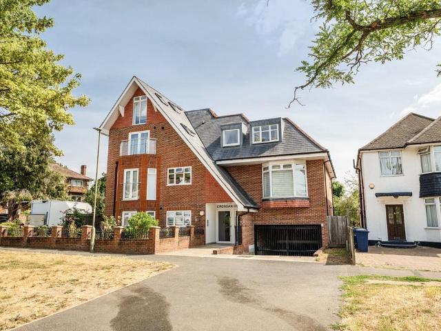 3 bedroom flat for sale