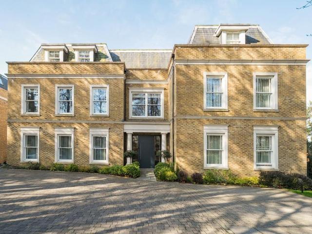 3 bedroom flat for sale