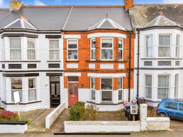 3 bedroom flat for sale