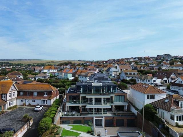 3 bedroom flat for sale