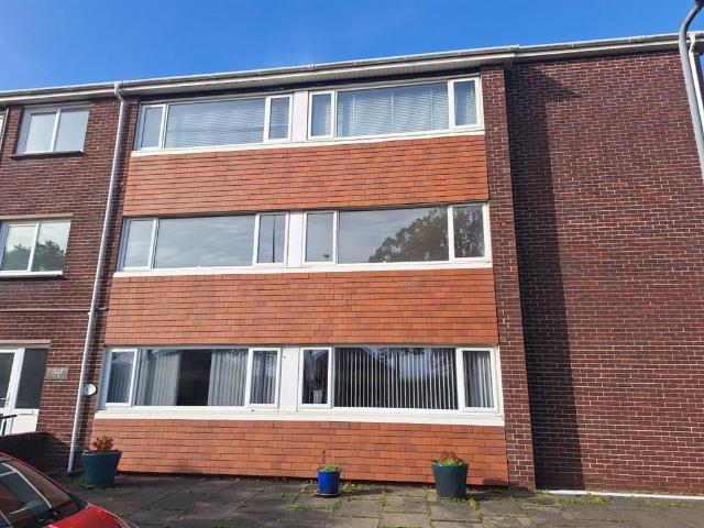 3 bedroom flat for sale