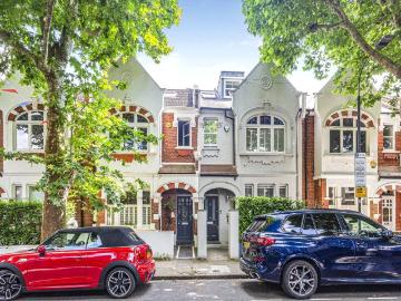 3 bedroom flat for sale