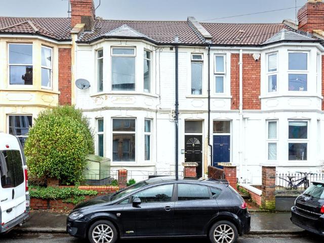 3 bedroom flat for sale