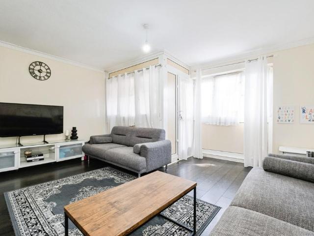 3 bedroom flat for sale