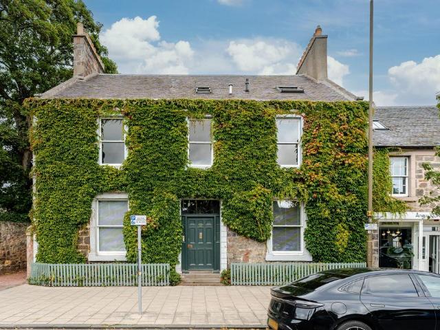 3 bedroom flat for sale