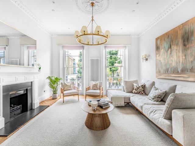 3 bedroom flat for sale