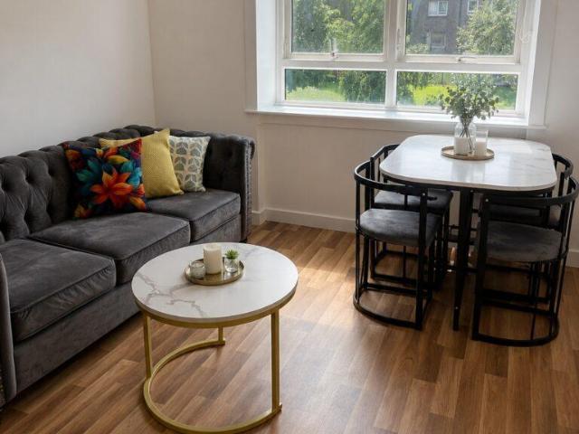 3 bedroom flat for sale