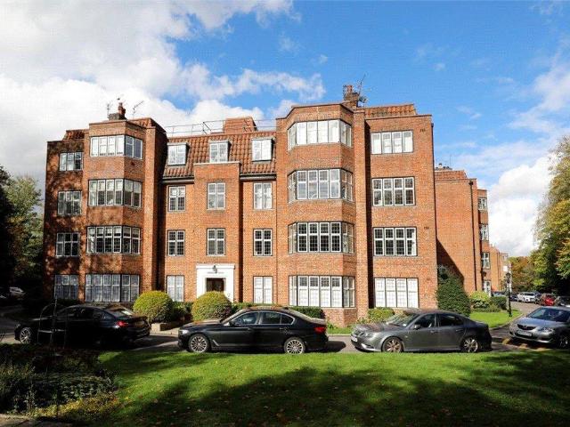 3 bedroom flat for sale