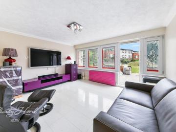 3 bedroom flat for sale