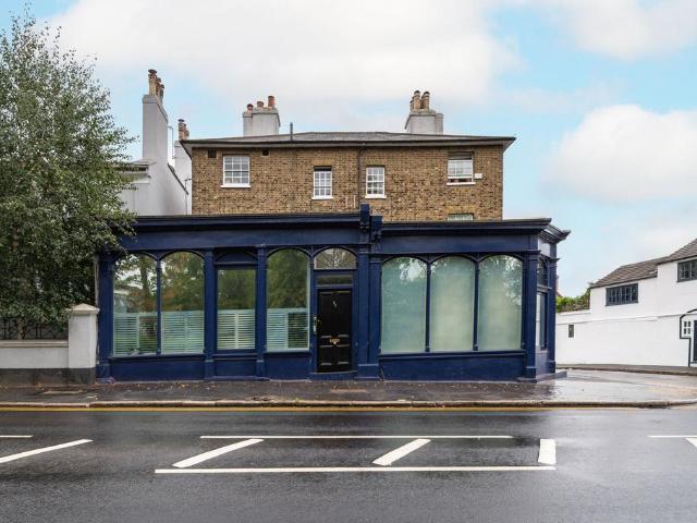 3 bedroom flat for sale