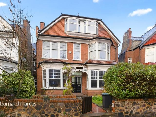 3 bedroom flat for sale