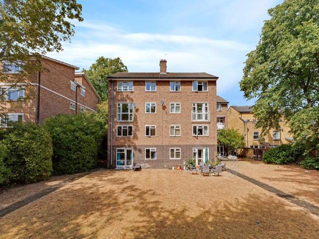 3 bedroom flat for sale