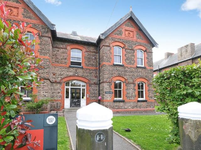 3 bedroom flat for sale