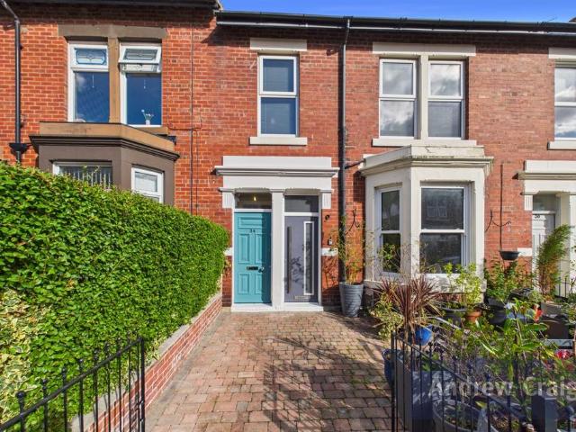 3 bedroom flat for sale