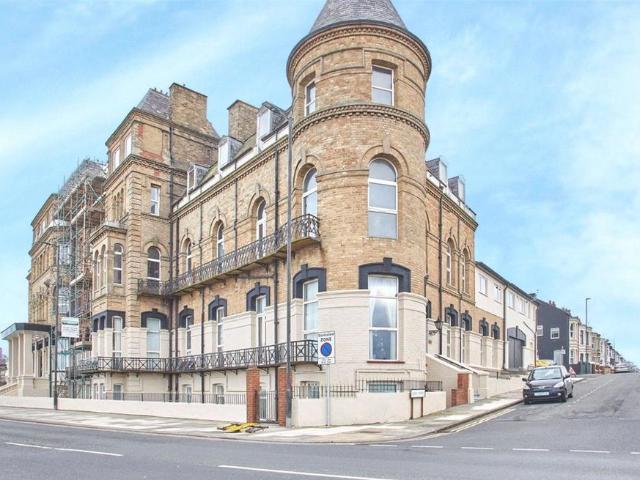 3 bedroom flat for sale