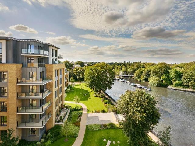 3 bedroom flat for sale