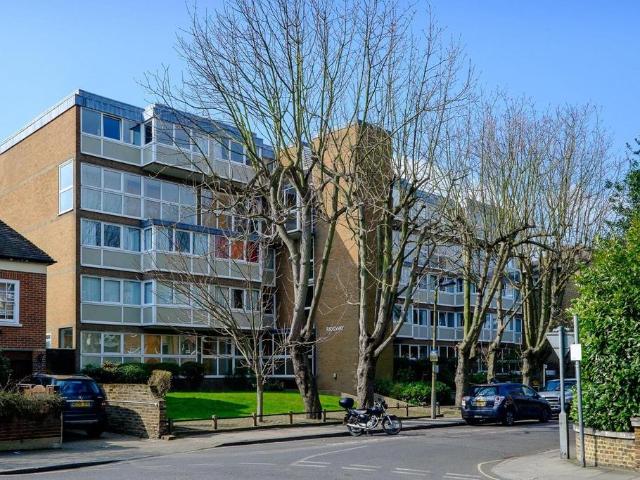 3 bedroom flat for sale