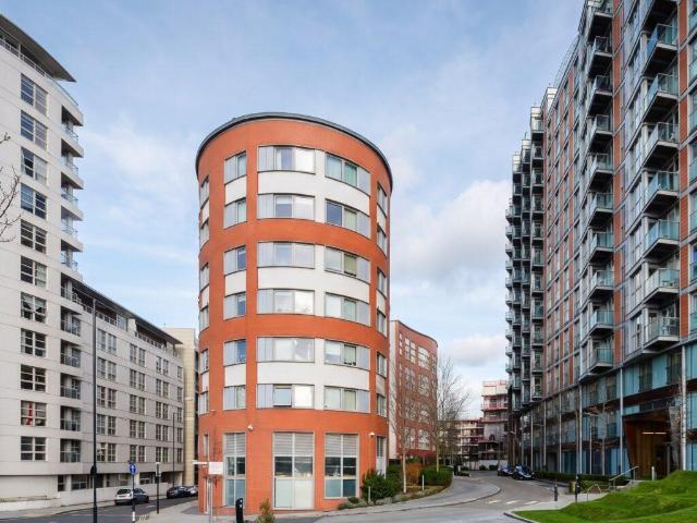 3 bedroom flat for sale