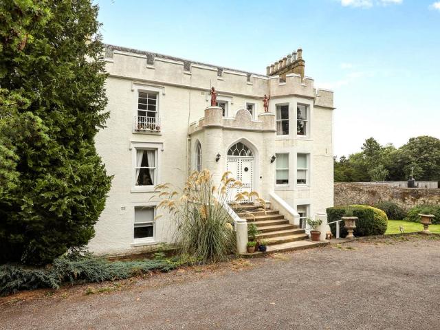 3 bedroom flat for sale