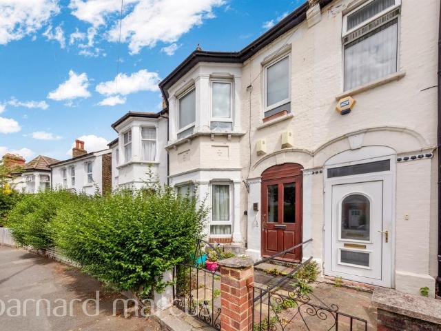 3 bedroom flat for sale