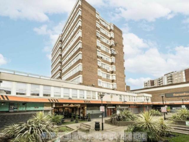 3 bedroom flat for sale