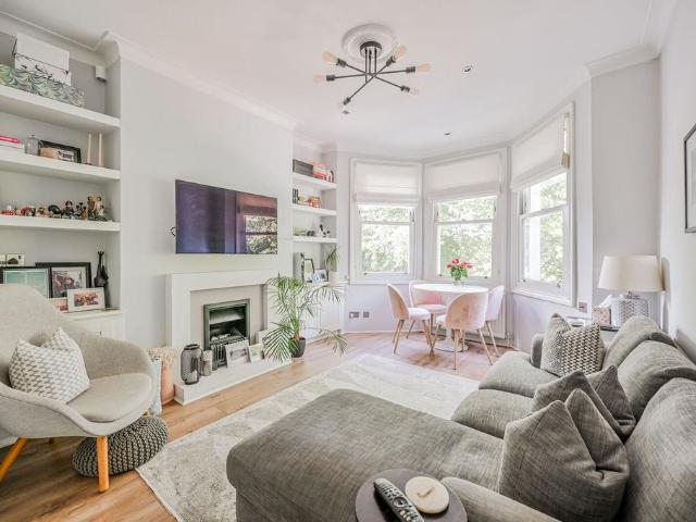 3 bedroom flat for sale