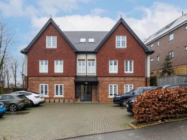 3 bedroom flat for sale