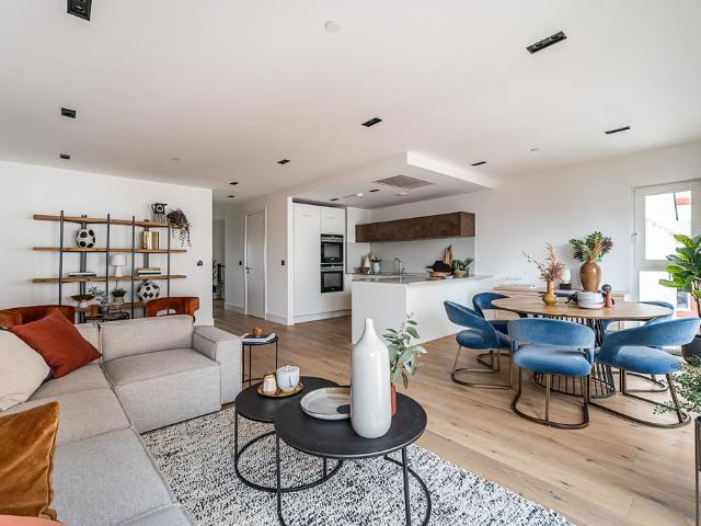 3 bedroom flat for sale