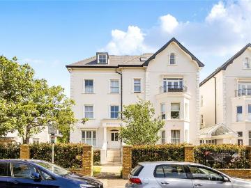 3 bedroom flat for sale