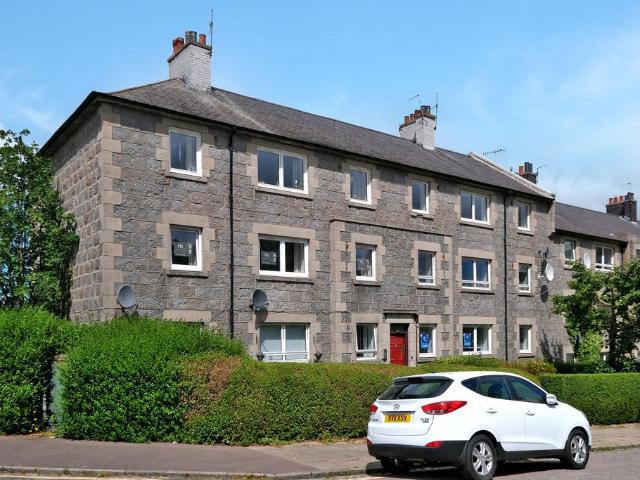 3 bedroom flat for sale