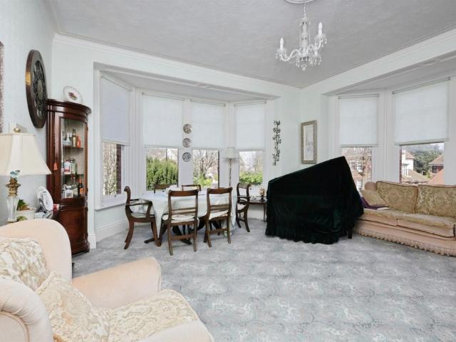 3 bedroom flat for sale