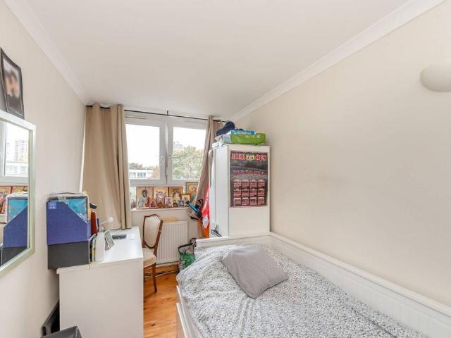 3 bedroom flat for sale