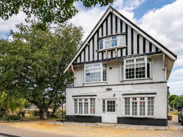 3 bedroom flat for sale