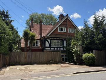 3 bedroom flat for sale