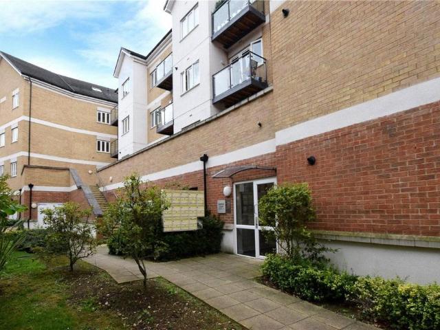 3 bedroom flat for sale
