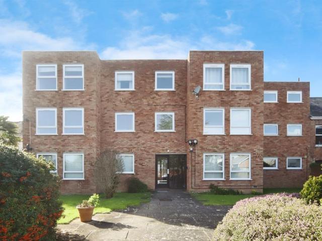 3 bedroom flat for sale