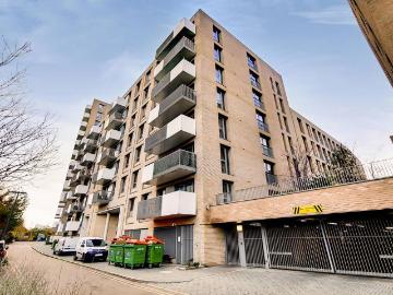 3 bedroom flat for sale