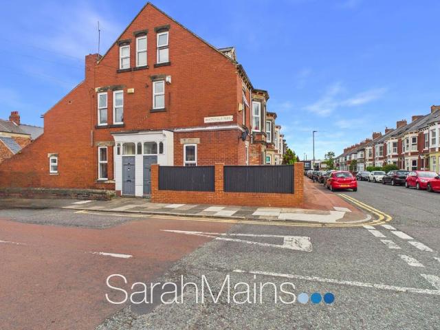 3 bedroom flat for sale
