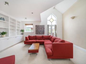 3 bedroom flat for sale
