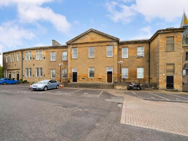 3 bedroom flat for sale