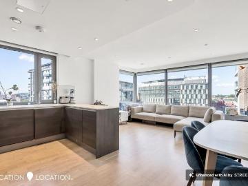 3 bedroom flat for sale