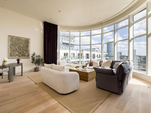 3 bedroom flat for sale