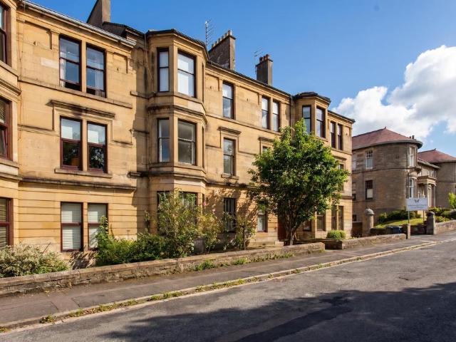 3 bedroom flat for sale