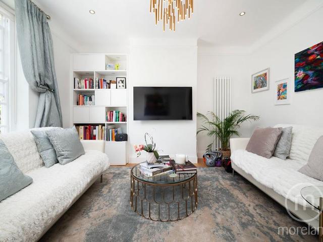 3 bedroom flat for sale