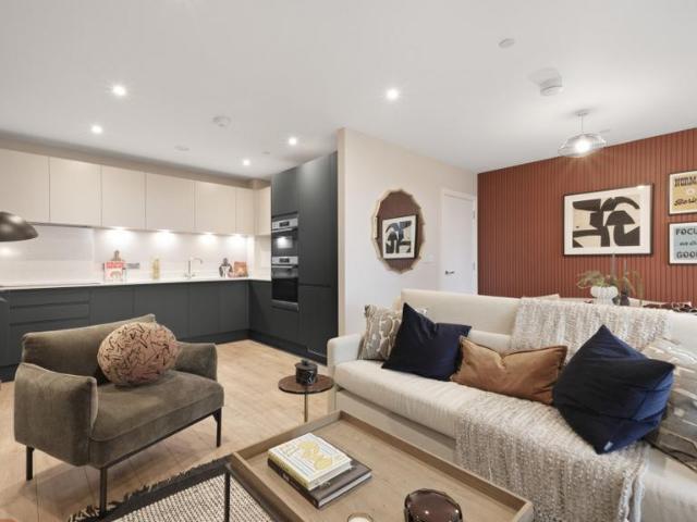 3 bedroom flat for sale