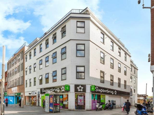 3 bedroom flat for sale