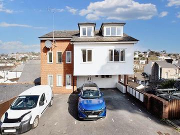 3 bedroom flat for sale