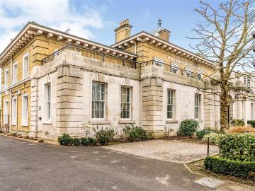 3 bedroom flat for sale