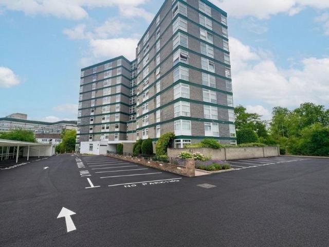 3 bedroom flat for sale
