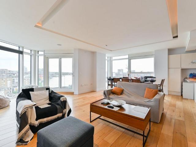 3 bedroom flat for sale